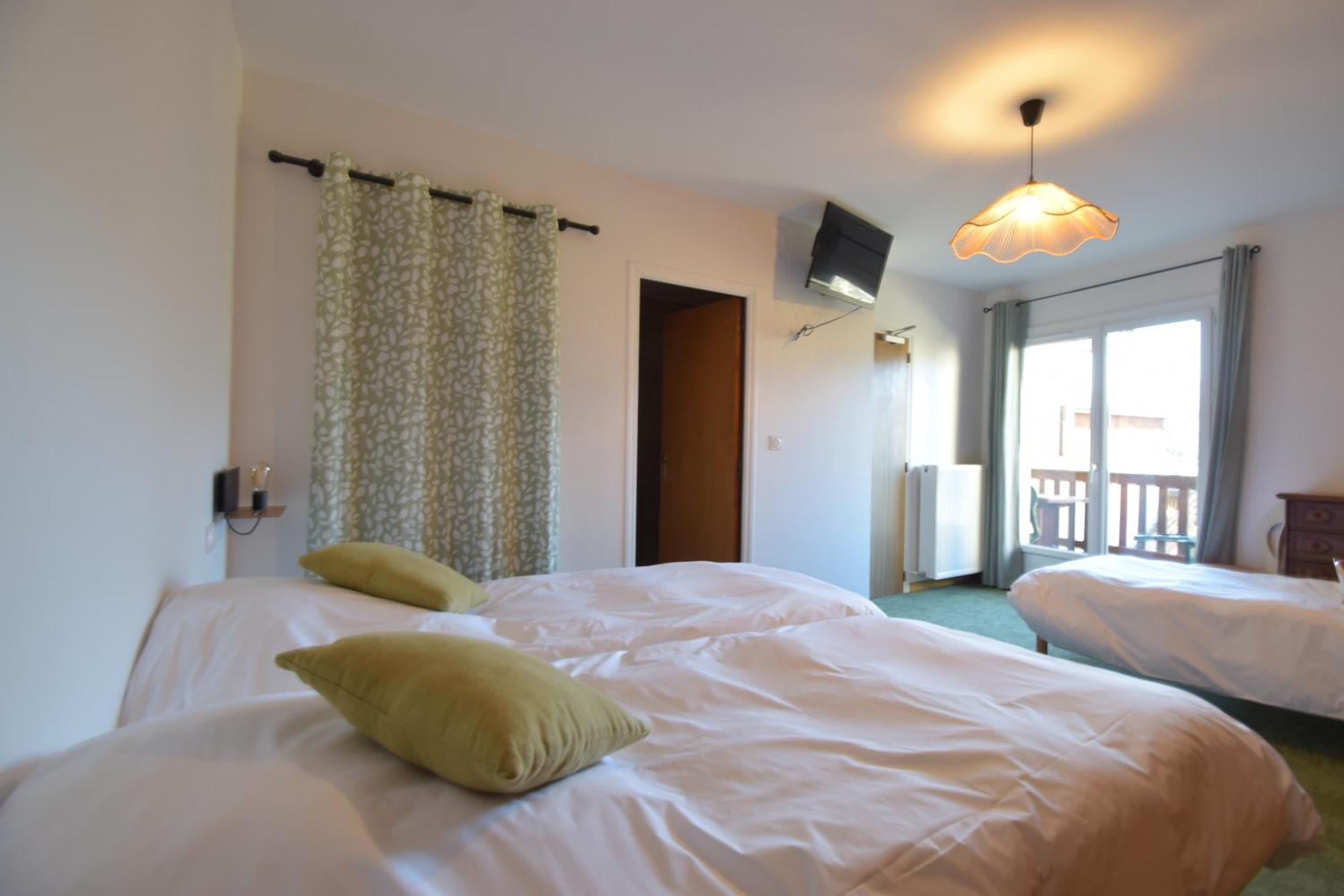 Hotel Les Chenets Saint-Julien-en-Champsaur Exteriör bild