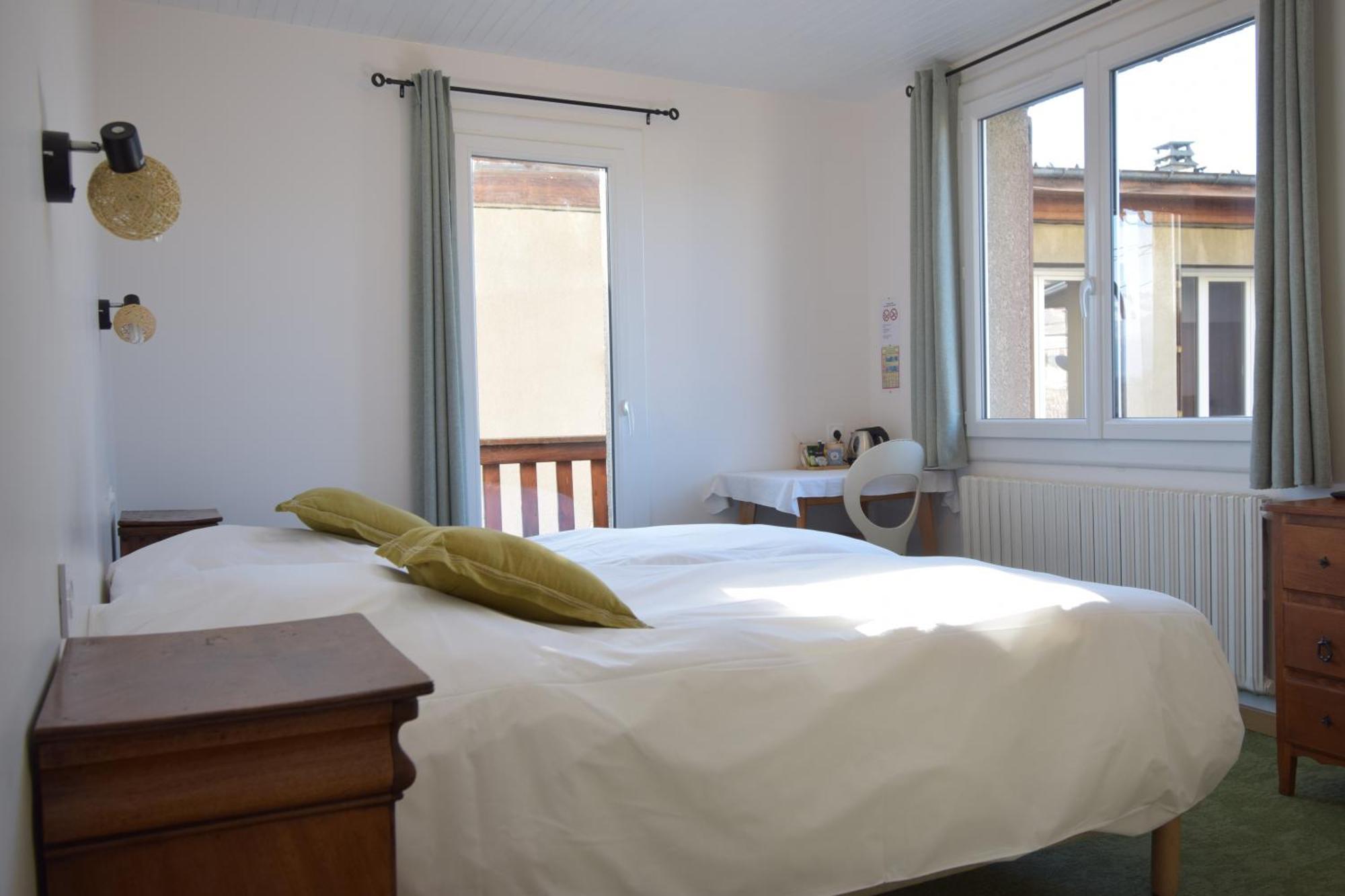 Hotel Les Chenets Saint-Julien-en-Champsaur Exteriör bild
