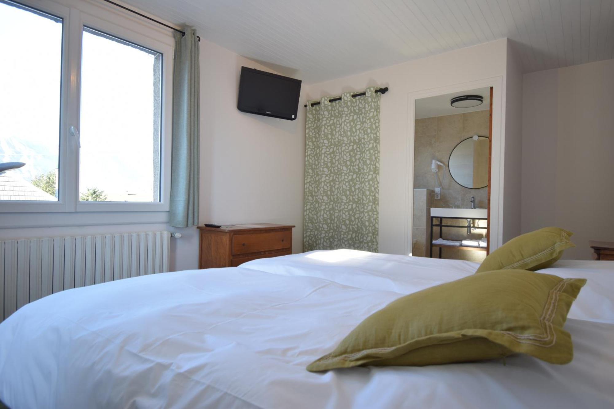 Hotel Les Chenets Saint-Julien-en-Champsaur Exteriör bild