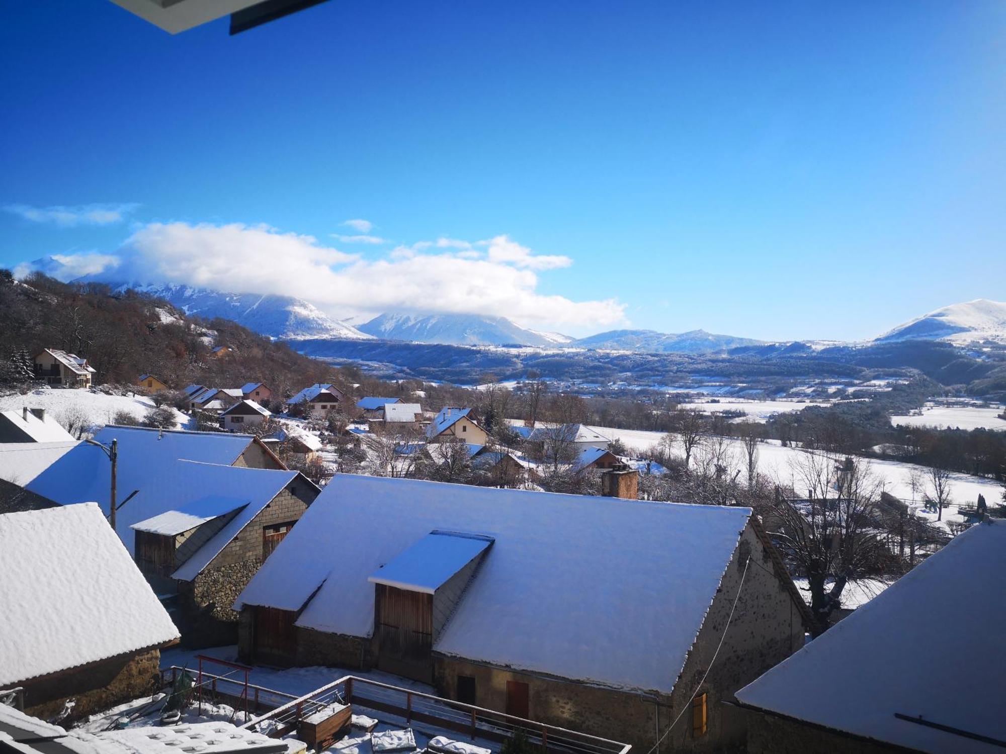 Hotel Les Chenets Saint-Julien-en-Champsaur Exteriör bild