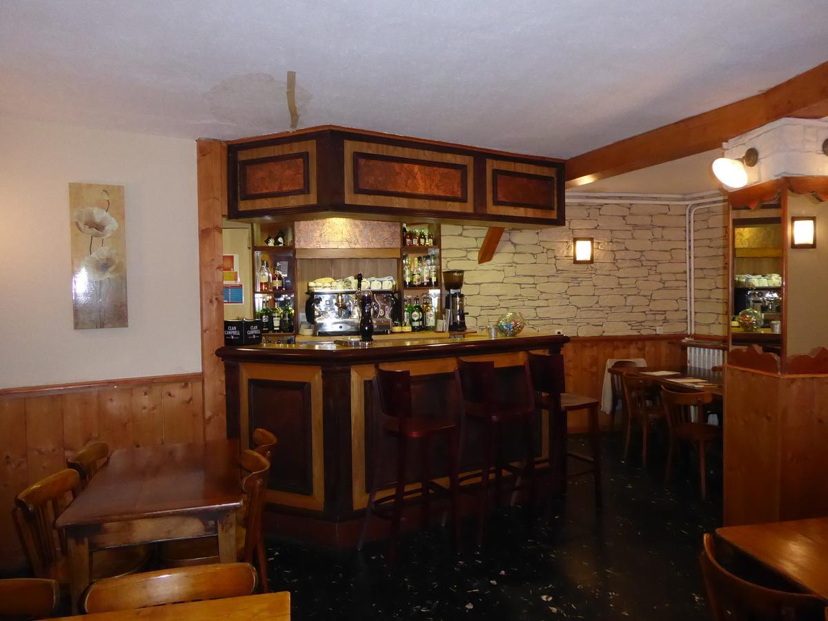 Hotel Les Chenets Saint-Julien-en-Champsaur Exteriör bild